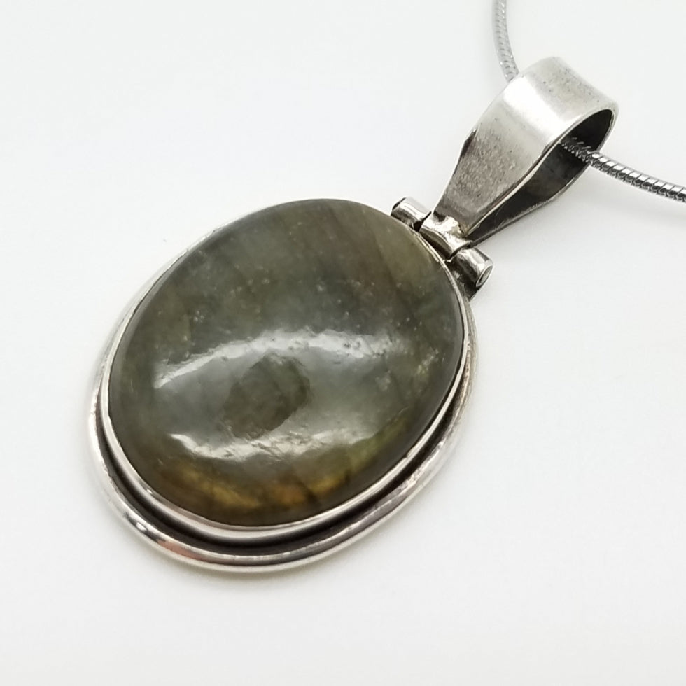 Labradorite Pendant - The Meteorite Traders