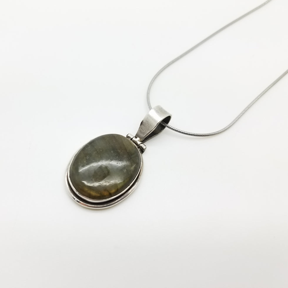 Labradorite Pendant - The Meteorite Traders