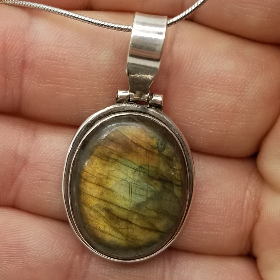 Labradorite Pendant - The Meteorite Traders