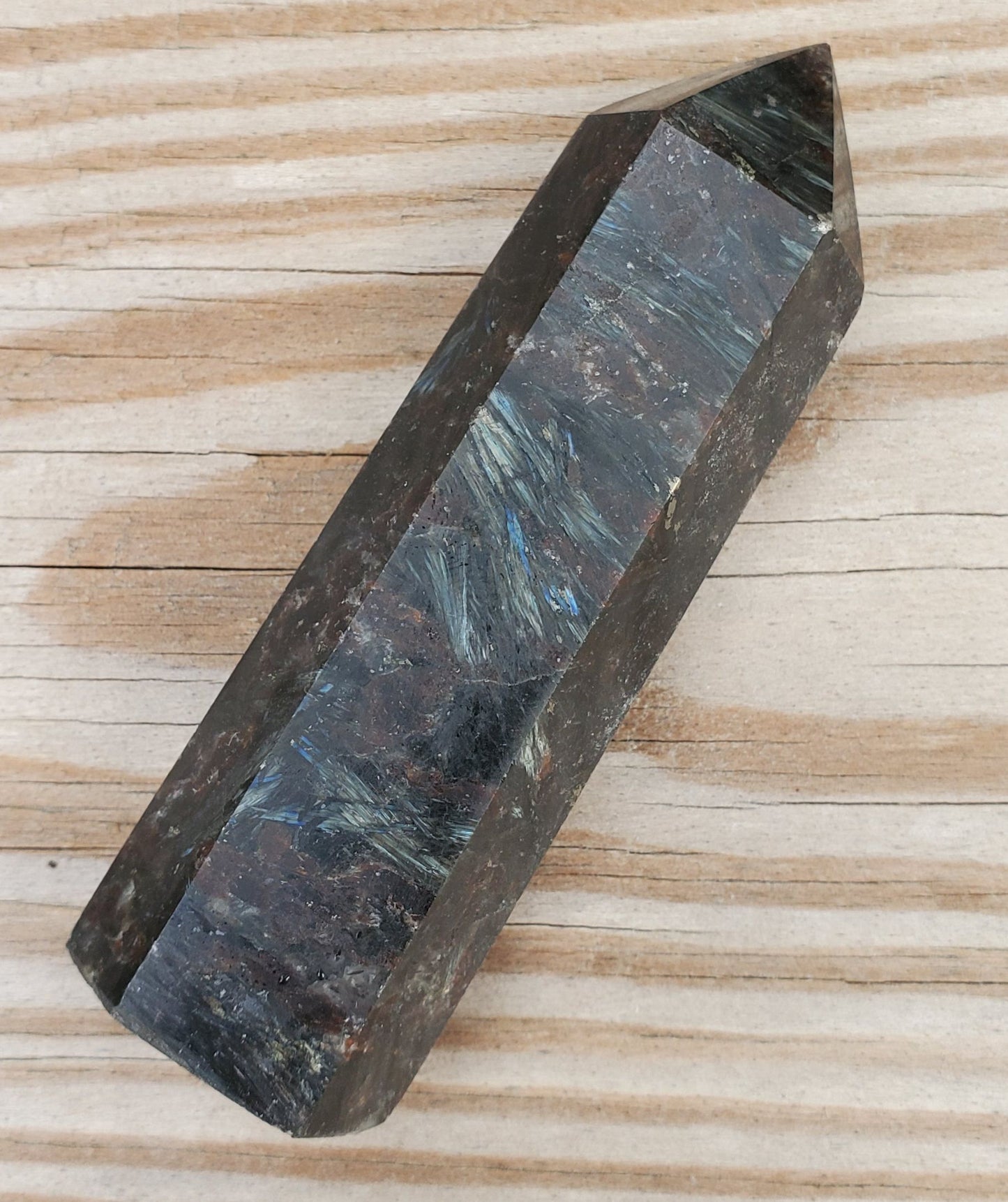arfvedsonite polished point 22