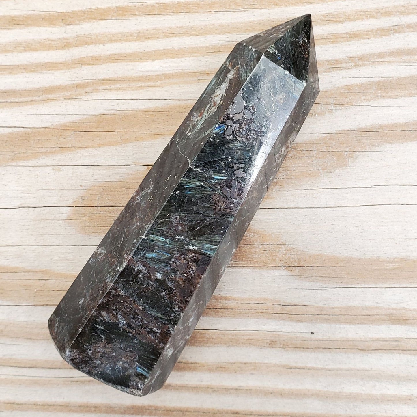 arfvedsonite polished point 23-1