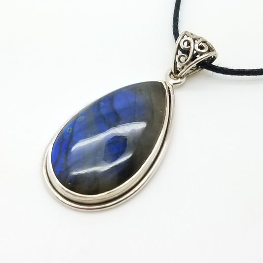 Labradorite Pendant - The Meteorite Traders