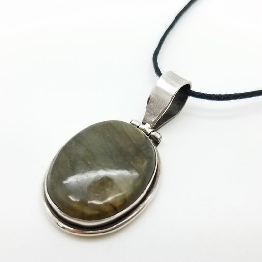 Labradorite Pendant - The Meteorite Traders