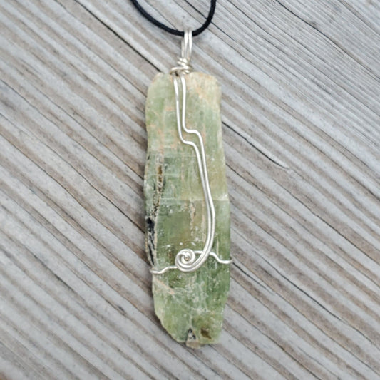Green Kyanite Wire Wrap Pendant1
