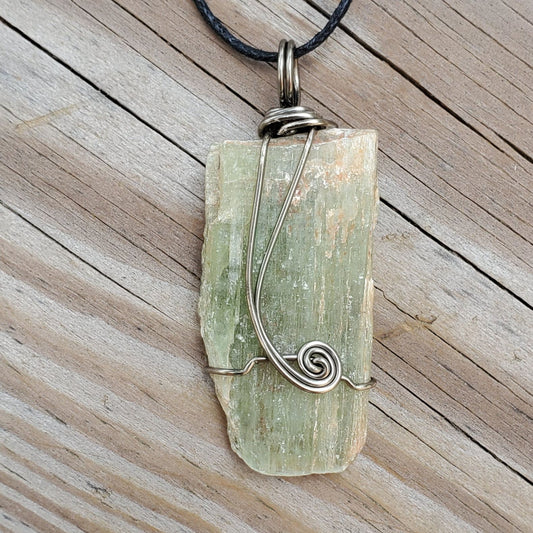 Green Kyanite Wire Wrap Pendant2