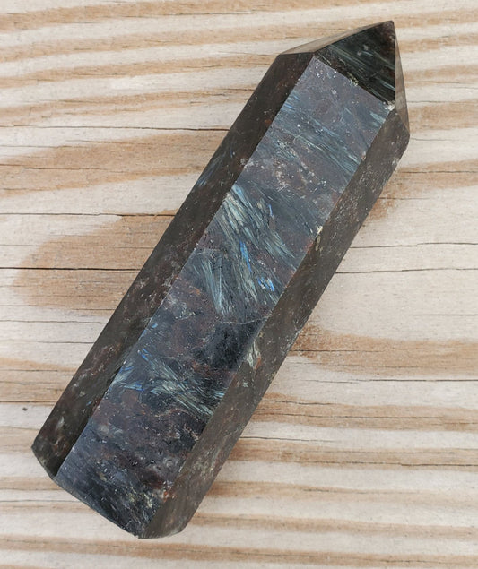 arfvedsonite polished point 22