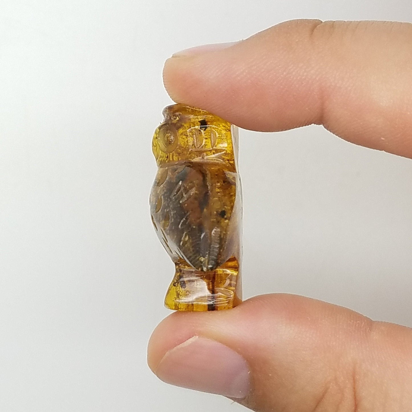 OWL AMBER Talisman Carving with UV reaction