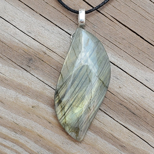 Flashy Labradorite Gemstone Pendant